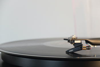 UK vinyl LP sales increase for a 16th consecutive year as the physical music market enjoys a strong 12 months 